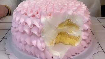 娱乐吃瓜酱哥哥切蛋糕