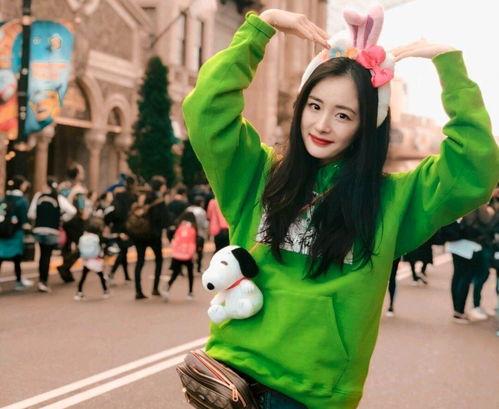 娱乐吃瓜壁纸图片可爱女